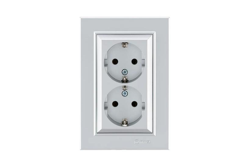 Розетка 2-я с/з СП Karea 16А IP20 серебр. 56065082 - Makel