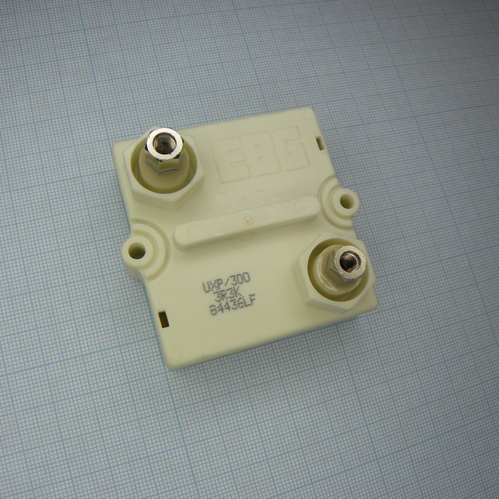 UXP-300     2R2 ±5% - EBG