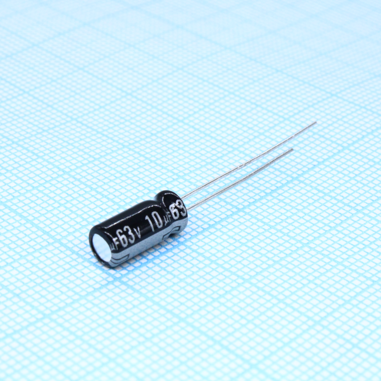 EEUEB1J100S - PAN IND