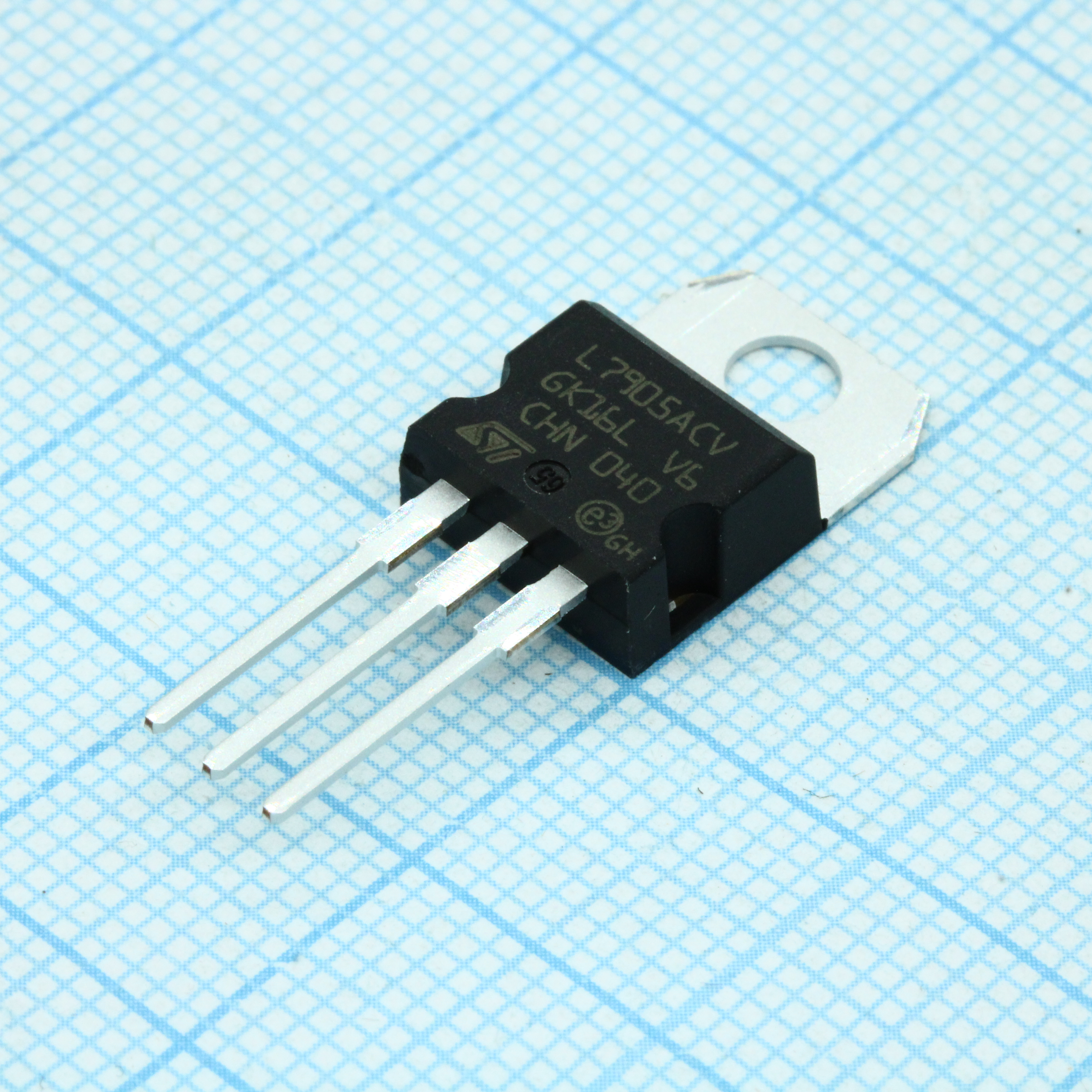L7905ACV - STM