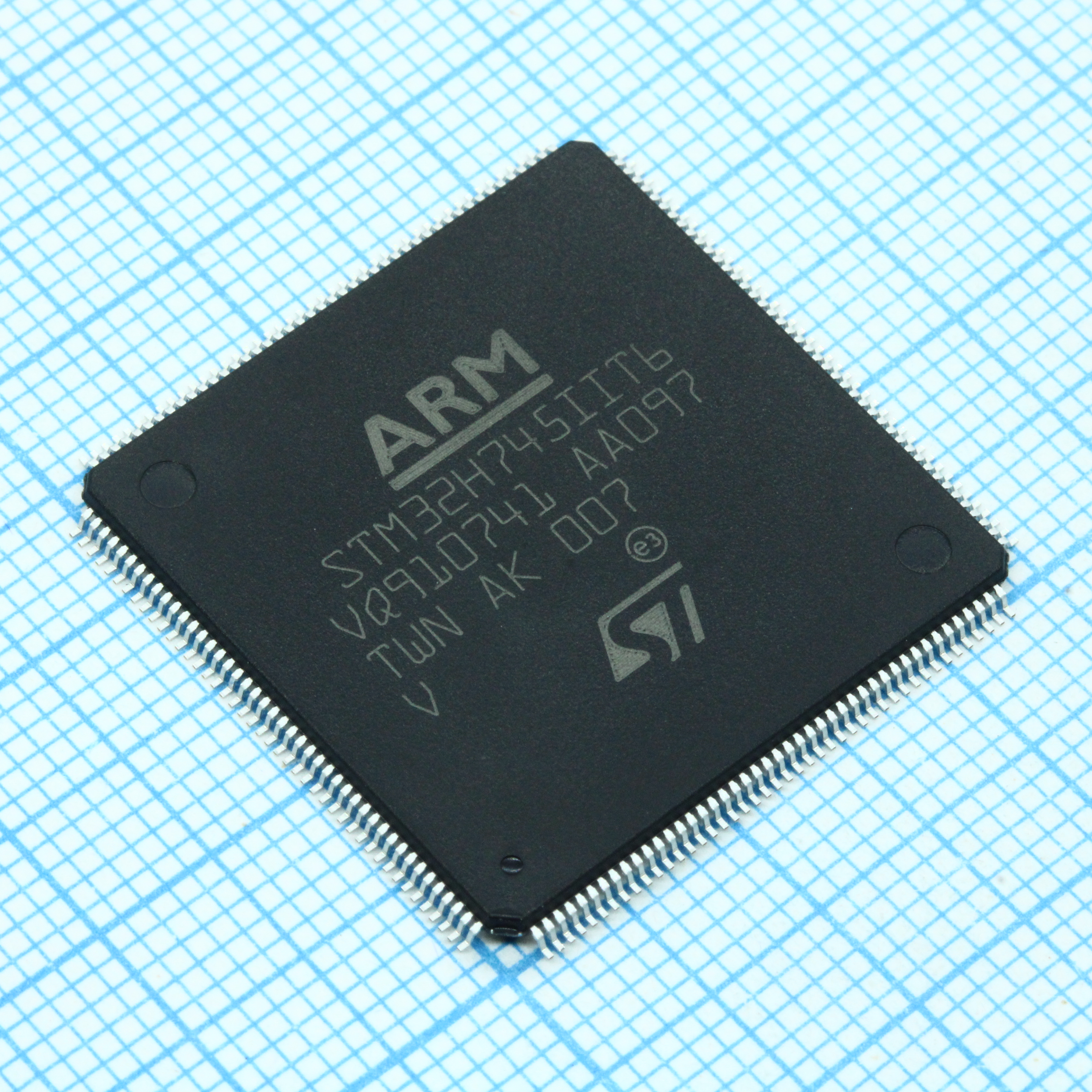 STM32H745IIT6 - STM