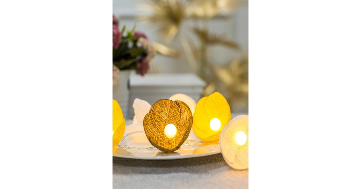 Купить Гирлянда светодиодная "Цветы" желт. гамма 10LED ткань тепл. бел. 1.8+0.3м КОСМОС KOC_GIR-B110 Космос оптом в Москве