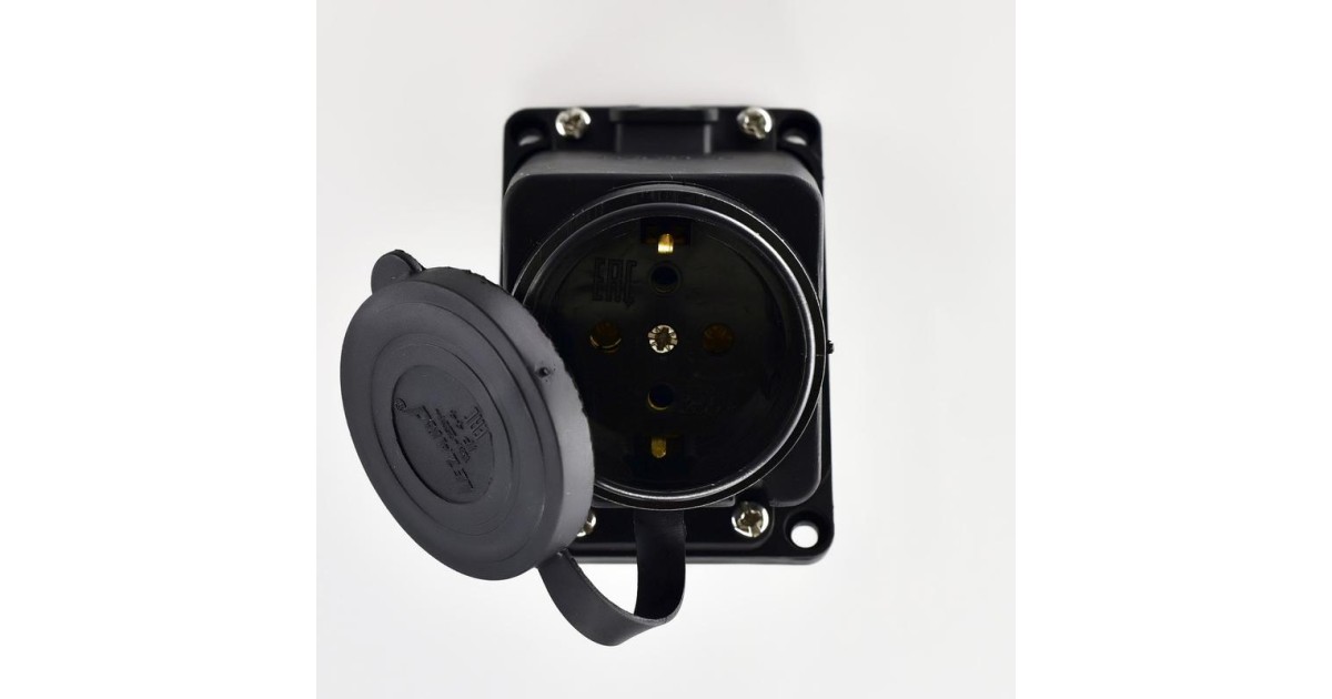 Купить Розетка ОП 16А 2P+PE IP44 220-240В наклонная каучук 106-0400-0104/104 Lezard оптом в Москве