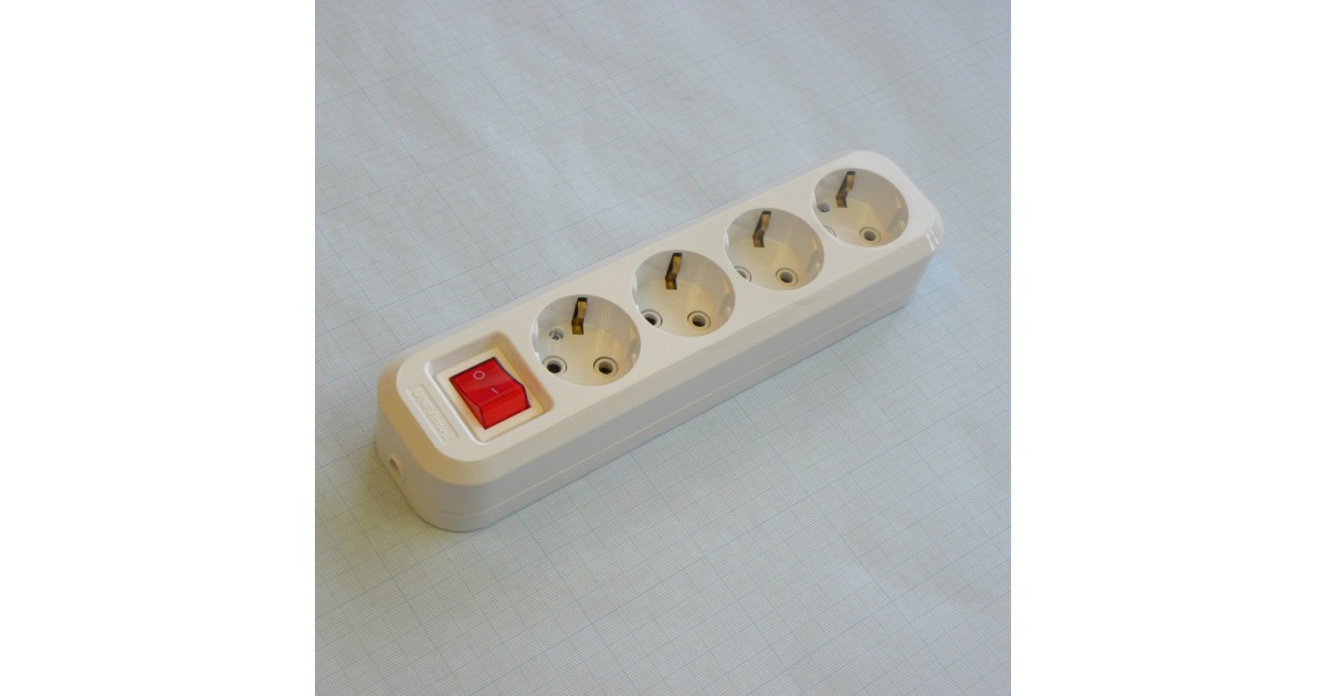 Купить Колодка розеточная x4 16А с выключ. UNIVersal оптом в Москве